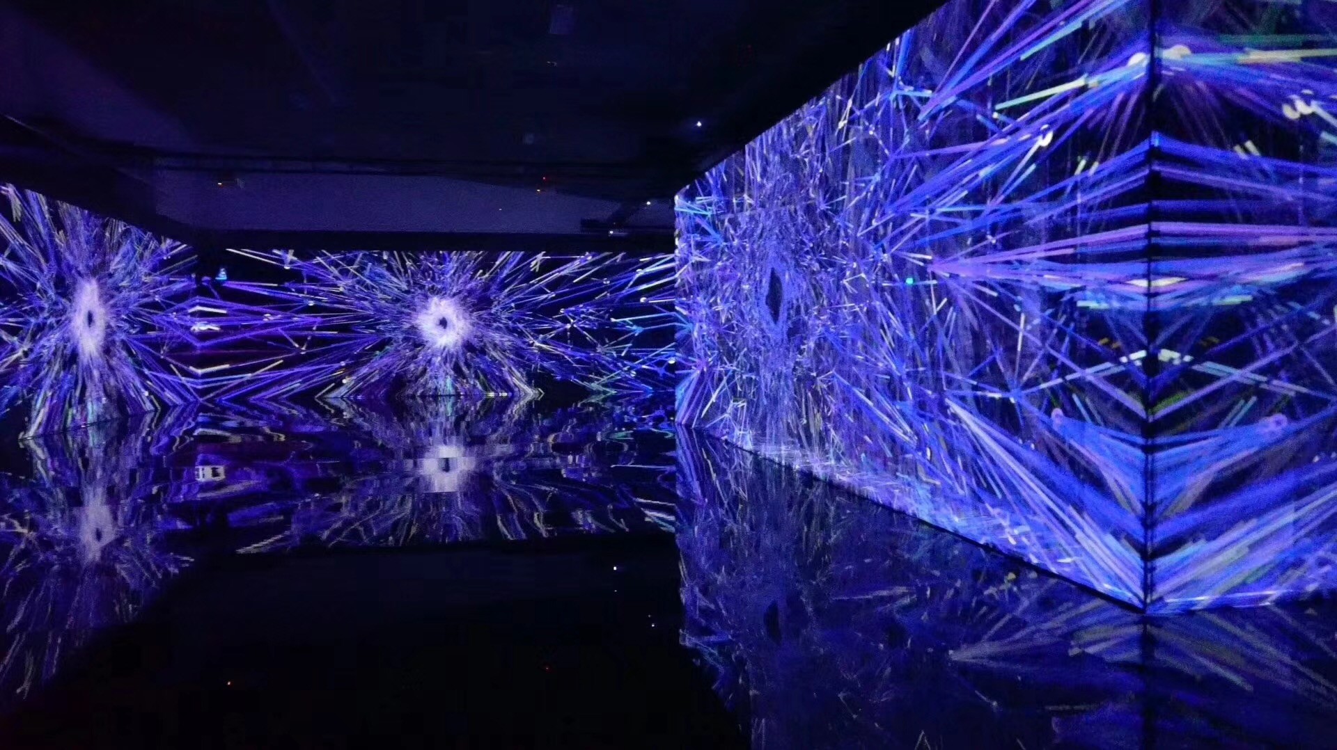 Últimas noticias de la empresa sobre ¿En qué áreas la tecnología olográfica de la proyección se utiliza principalmente?