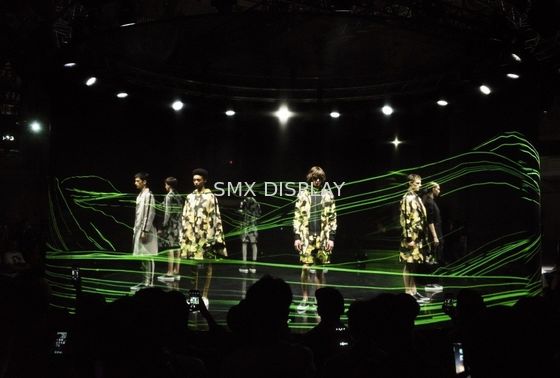 Calidad Transparencia viva invisible de la proyección el 78% del holograma de la pantalla de malla del holograma 3D Fábrica